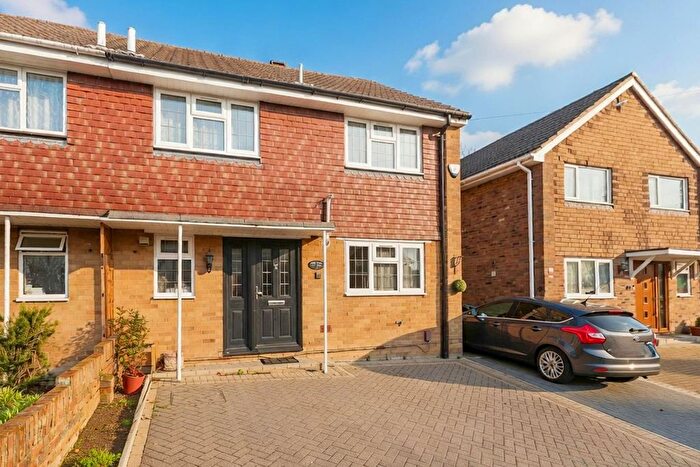 3 Bedroom Link Detached House For Sale In Lovett Road, Harefield, Uxbridge, UB9