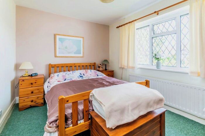 2 Bedroom Bungalow For Sale In Tower View, Croydon, CR0