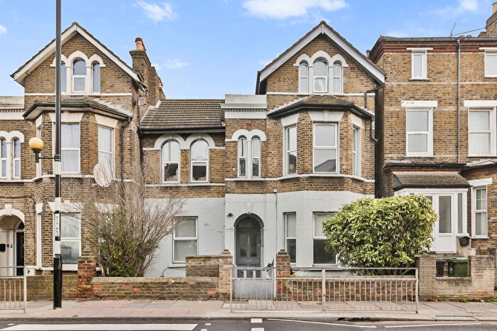3 Bedroom Flat For Sale In Hither Green Lane, Hither Green, London, SE13