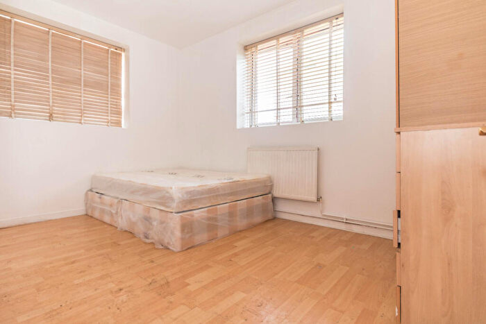 4 Bedroom Apartment To Rent In Brion Place, London, E14