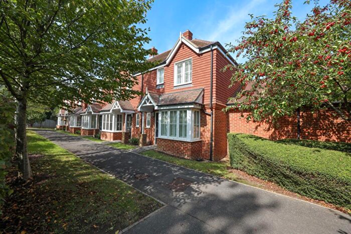 3 Bedroom End Of Terrace House For Sale In Folders Lane, Burgess Hill, RH15