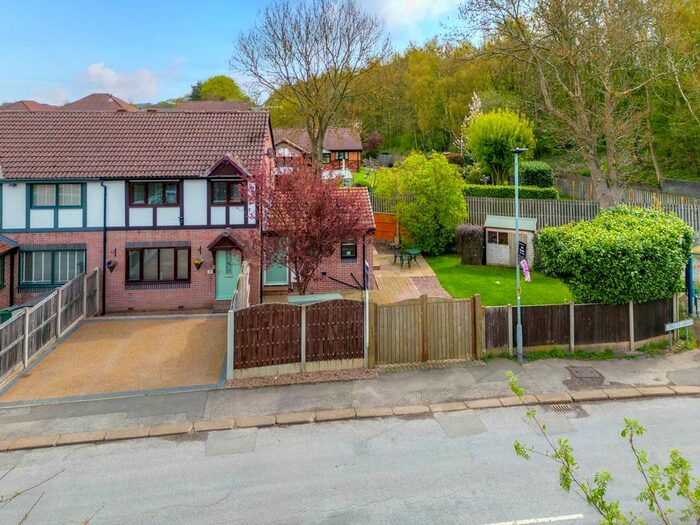 3 Bedroom Semi-Detached House For Sale In Pilley Green, Tankersley, Barnsley, S75