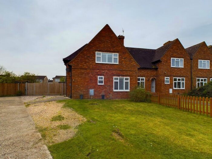 3 Bedroom Terraced House For Sale In Davis Crescent, Pirton, Hitchin, SG5