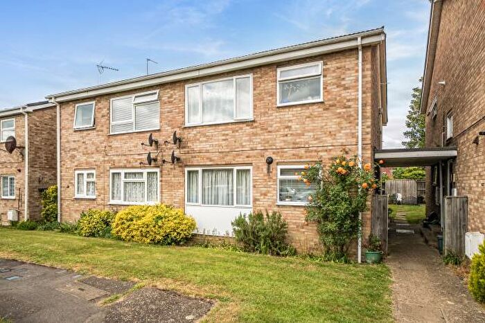 2 Bedroom Maisonette For Sale In Pym Walk, Thame, OX9
