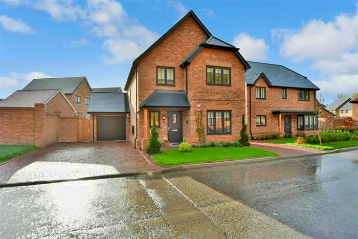 4 Bedroom Detached House For Sale In Oakleigh Grove, Cliffe Woods, Rochester, Kent, ME3