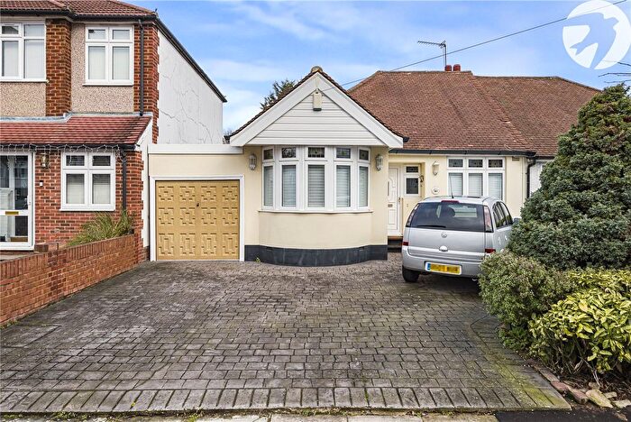 2 Bedroom Bungalow For Sale In Sutherland Avenue, South Welling, Kent, DA16