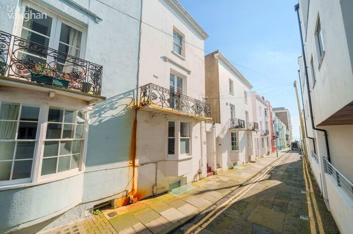 2 Bedroom Flat To Rent In Crescent Place, Brighton, East Sussex, BN2
