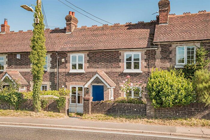 3 Bedroom Terraced House For Sale In Winchester Road, Stroud, GU32