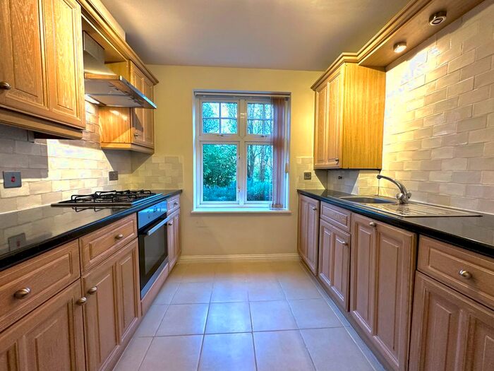 3 Bedroom Flat To Rent In Chandlers Wharf, Leeds, LS13