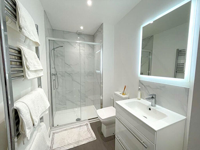 2 Bedroom Apartment To Rent In Main Road, Hockley, SS5