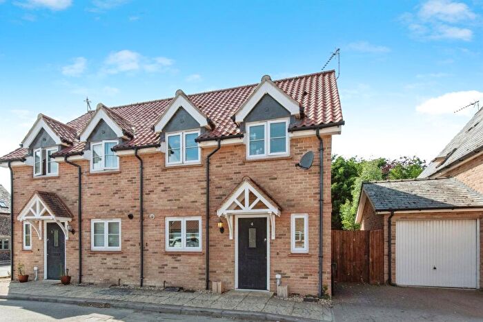 3 Bedroom Semi-Detached House For Sale In Threshers Yard, Mildenhall, Bury St. Edmunds, IP28