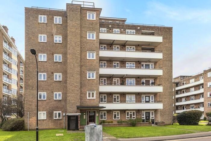 3 Bedroom Flat To Rent In Broomhouse Lane, London, SW6