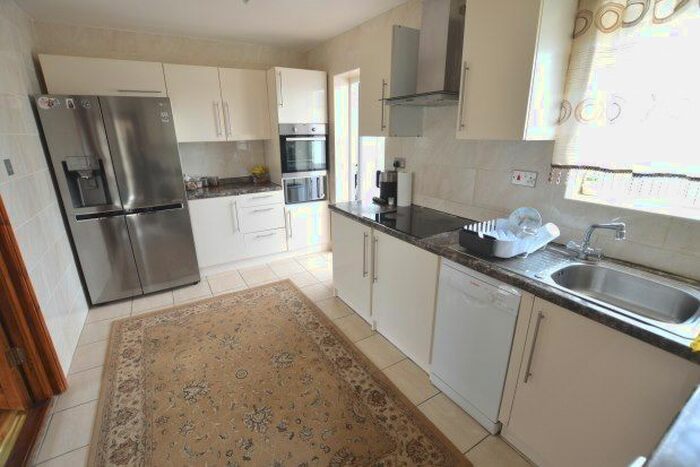 4 Bedroom Semi-Detached House To Rent In Delves Drive, Sheffield, S12