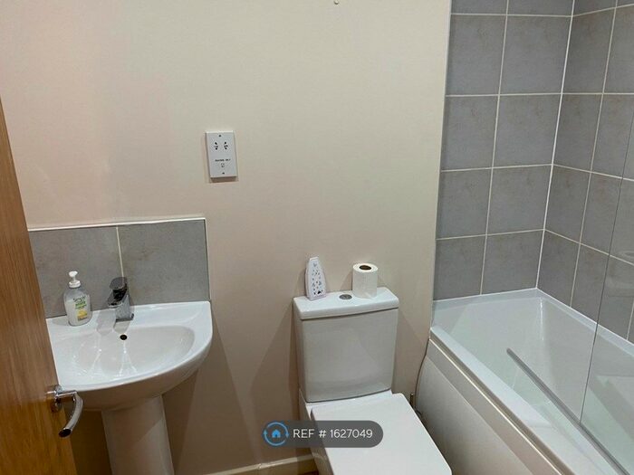 1 Bedroom Flat To Rent In Martins Mill, Halifax, HX1