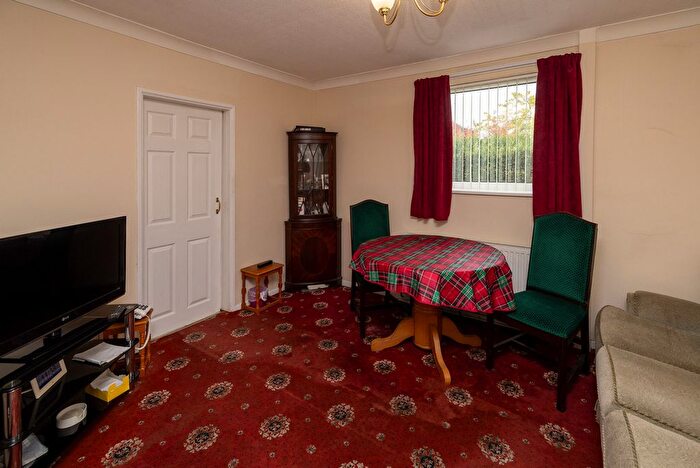 3 Bedroom Semi-detached House For Sale In Clay Flat Lane, Doncaster, DN11