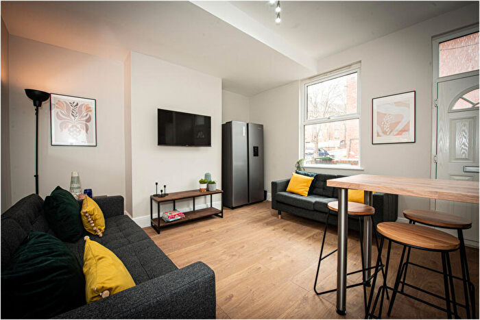 5 Bedroom House To Rent In Quarry Mount Street, Leeds, LS6