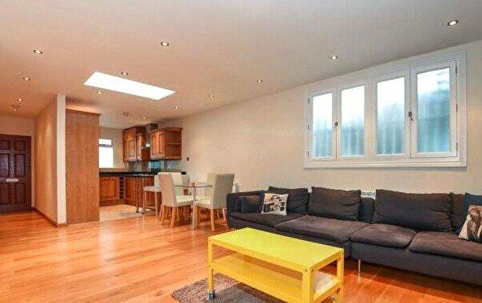 2 Bedroom Property To Rent In Charles Lane, London, NW8