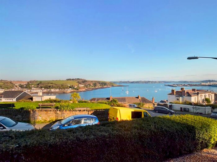 2 Bedroom Flat To Rent In Basset Street, Falmouth, TR11