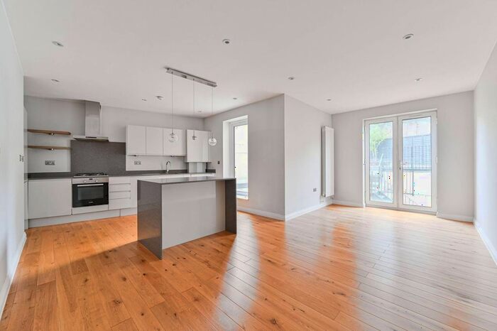 2 Bedroom Flat To Rent In Tessa Apartments, East Dulwich, London, SE22
