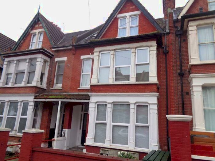 2 Bedroom Flat To Rent In York Road, Southend On Sea, SS1