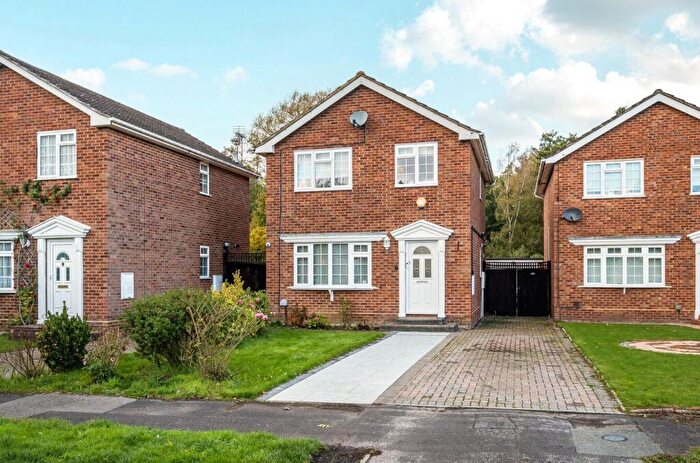 3 Bedroom Detached House For Sale In Hazel Avenue, Farnborough, Hampshire, GU14