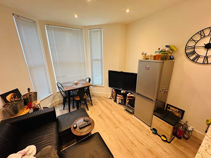 1 Bedroom Flat To Rent In Rita Road, London, SW8