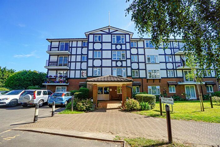 1 Bedroom Flat For Sale In St. Helens Crescent, Hastings, TN34