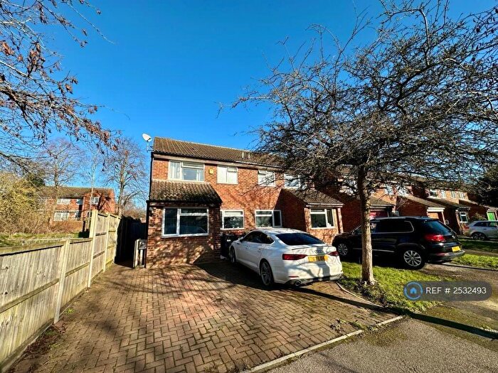 4 Bedroom Semi-Detached House To Rent In Wallingford, Bradville, Milton Keynes, MK13