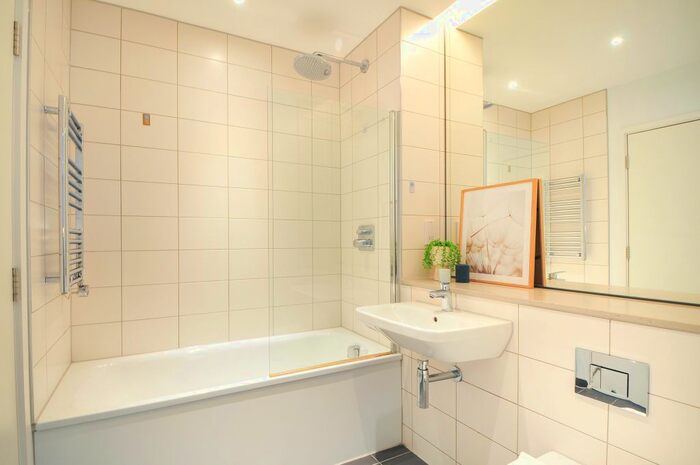2 Bedroom Flat To Rent In Bury Street, Salford, M3