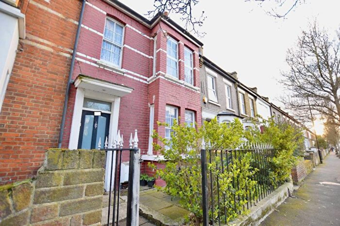 4 Bedroom Terraced House To Rent In Janson Road, Stratford, E15
