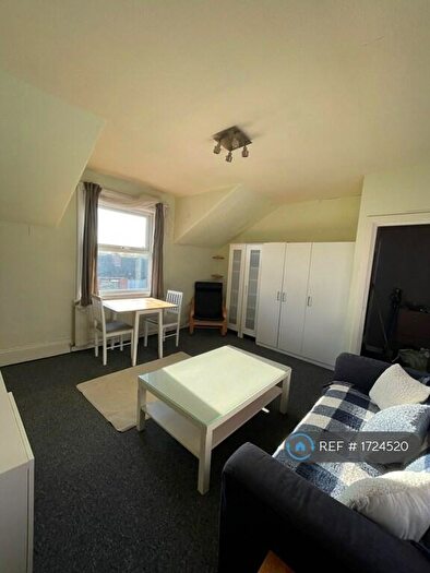 2 Bedroom Flat To Rent In Manley Road, Manchester, M16