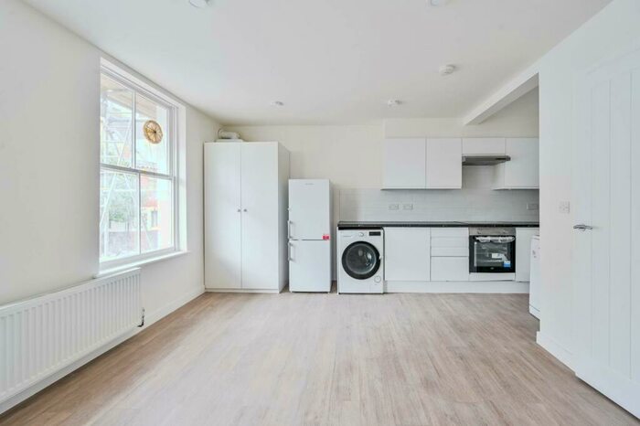 1 Bedroom Flat To Rent In Roman Road, Bow, London, E3