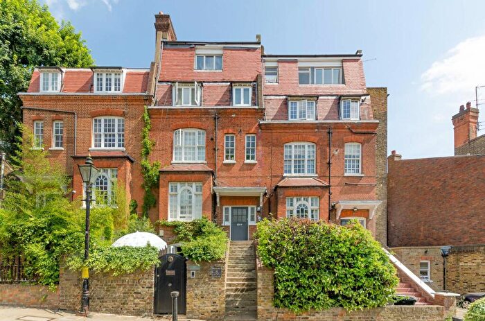 2 Bedroom Flat To Rent In Holly Hill, Hampstead, London, NW3