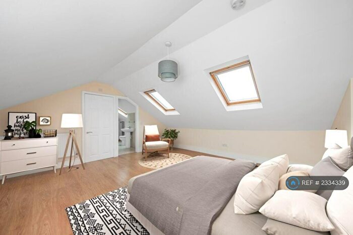 3 Bedroom Flat To Rent In Farquhar Road, Crystal Palace, SE19