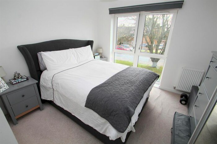 1 Bedroom Property To Rent In Porters Way, West Drayton, UB7