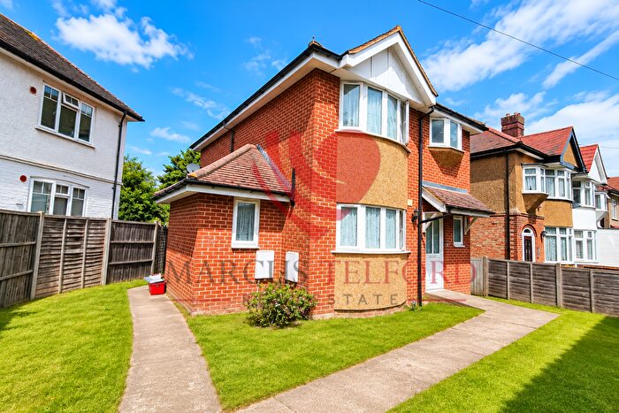 3 Bedroom Detached House For Sale In Hall Road, Isleworth, TW7