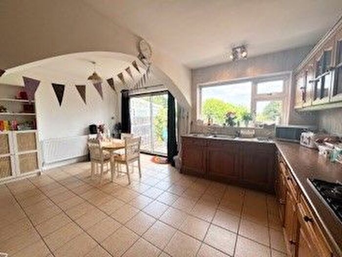 3 Bedroom Semi-Detached House To Rent In Devonshire Avenue, Nottingham, NG10