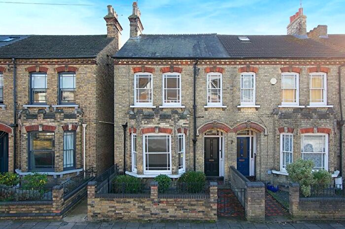 4 Bedroom Semi-Detached House For Sale In Castle Road | Bedford | Beds | | South Facing Plot, MK40