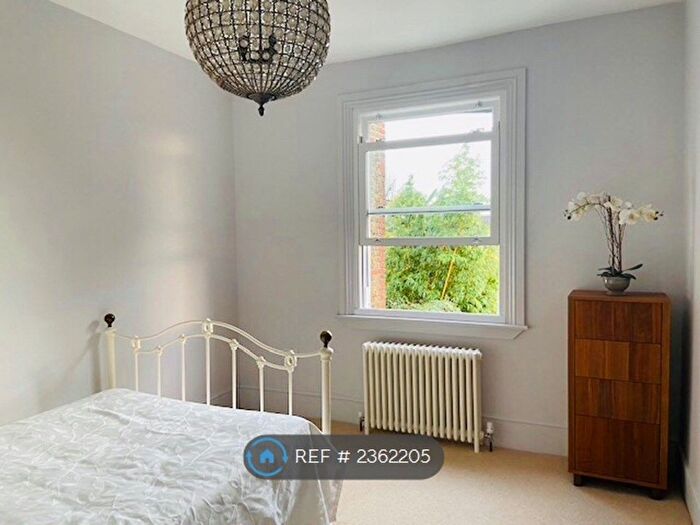 1 Bedroom Flat To Rent In Woodhurst Road, Acton, W3