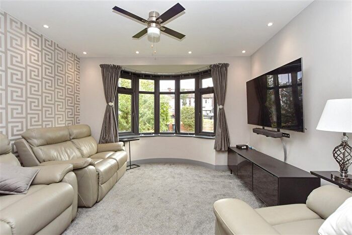 3 Bedroom End Terrace House For Sale In Rochester Road, Gravesend, Kent, DA12