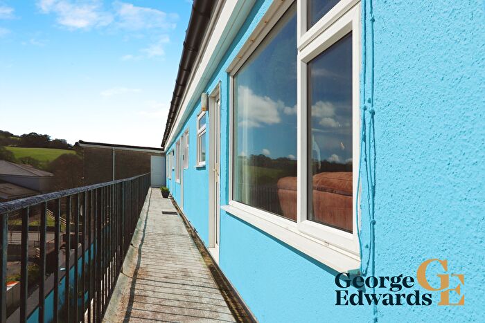 2 Bedroom Flat For Sale In Harbour Court, Saundersfoot, SA69