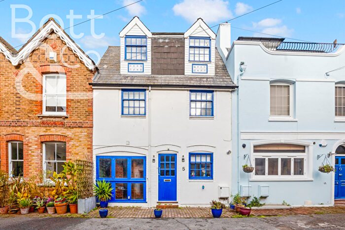 4 Bedroom Terraced House For Sale In Royal Crescent Mews, Brighton, BN2