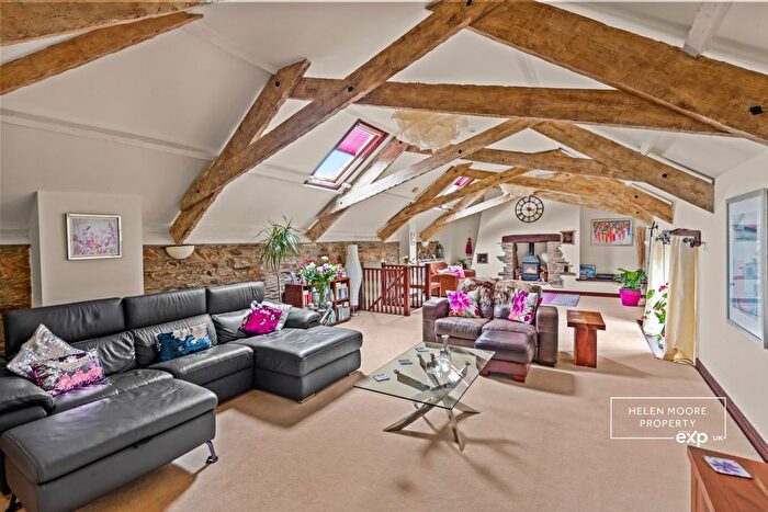 4 Bedroom Barn Conversion For Sale In Combe Farm Barns, Aveton Gifford, Kingsbridge, Devon, TQ7