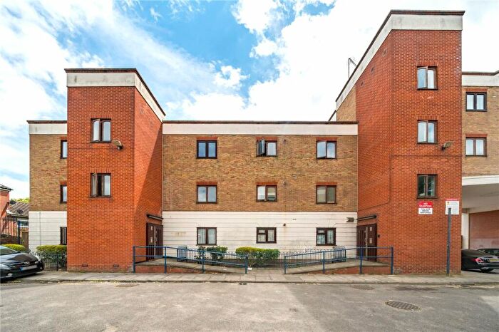 1 Bedroom Apartment To Rent In Hewison Street, London, E3