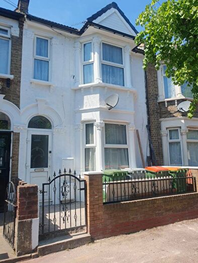 2 Bedroom Flat To Rent In Gillett Avenue, London, E6