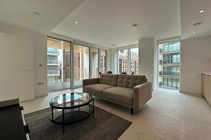 1 Bedroom Apartment To Rent In Bouchon Point, The Silk District, Whitechapel, London, E1