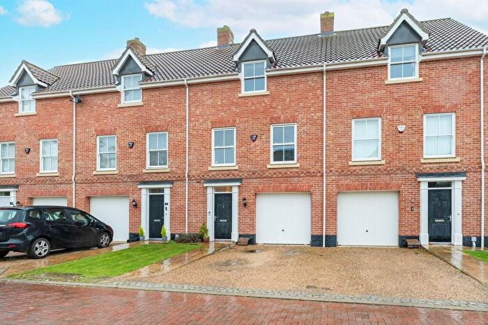 4 Bedroom Terraced House For Sale In Tench Close, Mulbarton, NR14