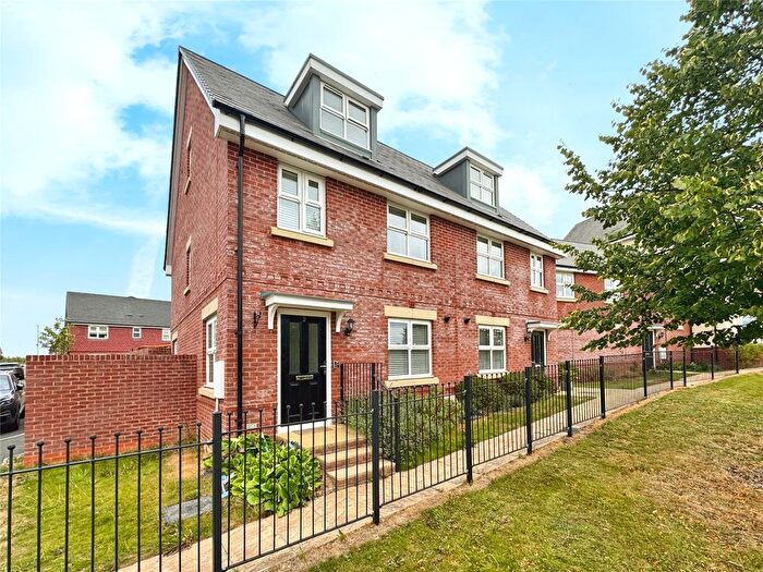 3 Bedroom Semi-Detached House For Sale In Hawthorn Avenue, Andover, Hampshire, SP11