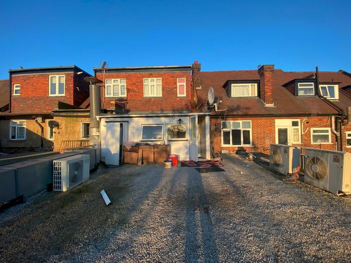 2 Bedroom Flat To Rent In Blackbird Hill, Wembley, London, NW9