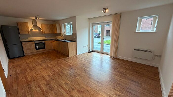 2 Bedroom Flat To Rent In Dunsters Court, Brandlesholme, BL8